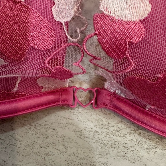 Victoria's Secret Pink Heart Lace Bra - Picture 5 of 6